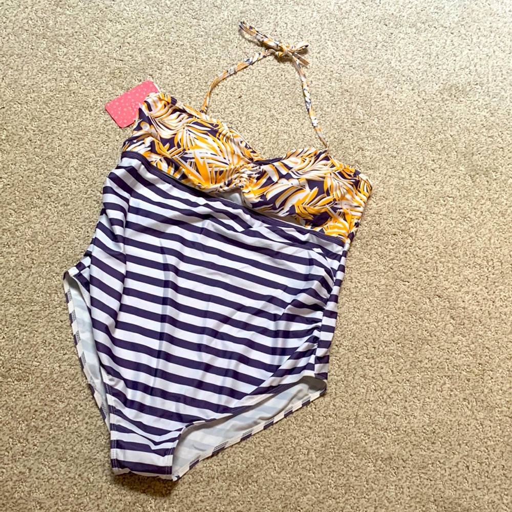 NWT Maternity bathing suit 🩱